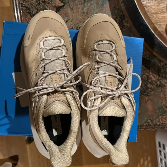 HOKA unisex KAHA 2 LOW GTX Gore-Tex Shifting Sand Eggnog Shoe - Picture 11 of 16